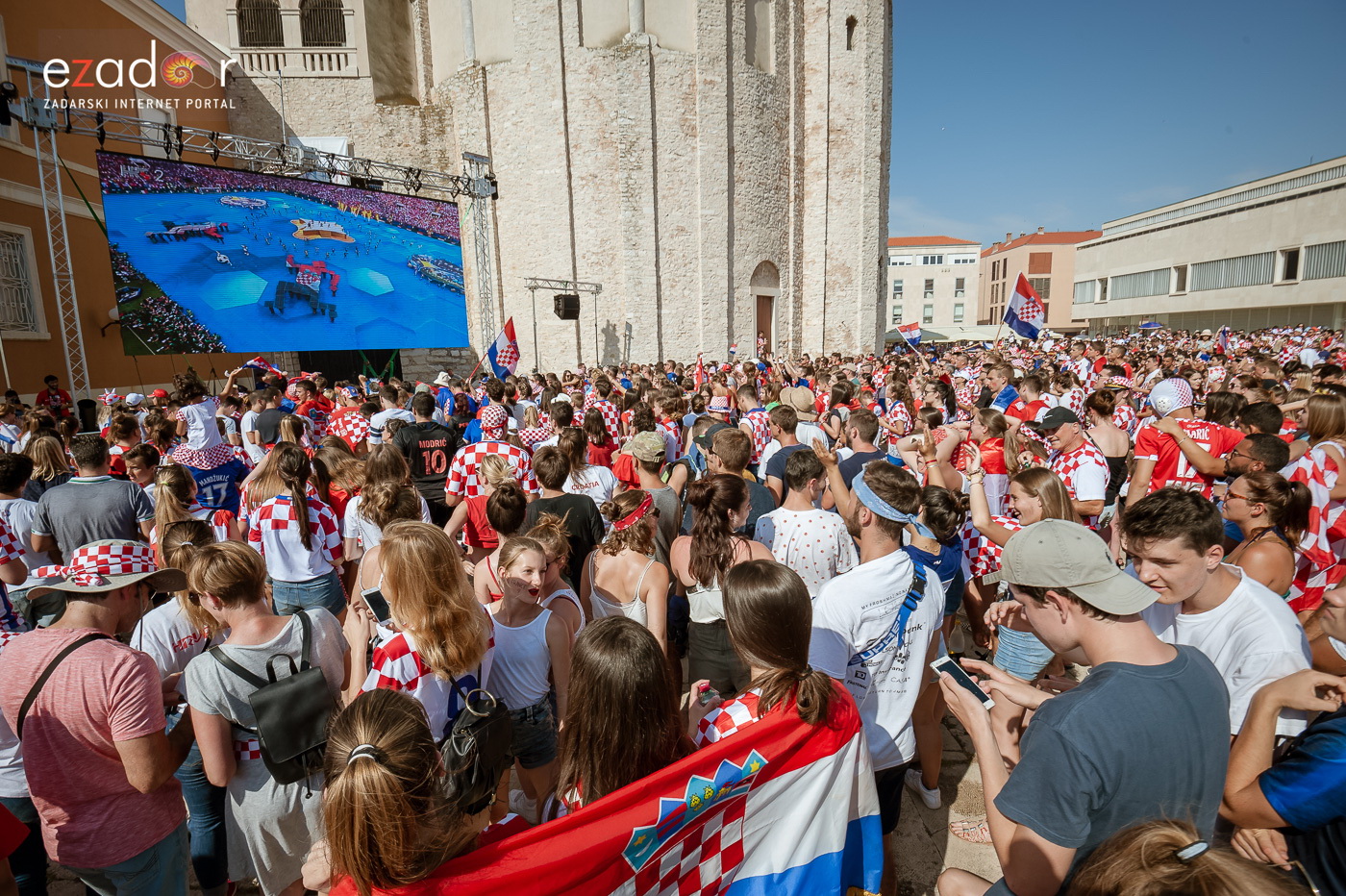 Navijačko ludilo u Zadru za vrijeme i nakon finala Svjetskog prvenstva Navijačko ludilo u Zadru za vrijeme i nakon finala Svjetskog prvenstva