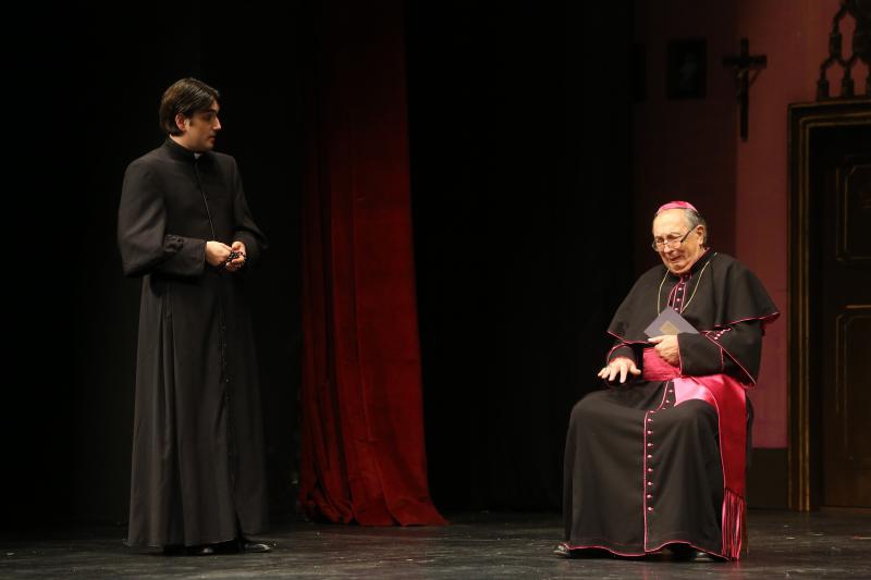 14.01.2014., Zadar – U zadarskoj kazalisnoj kuci gradjani su imali prilike pogledati predstavu “Glorija” Ranka Marinkovica u izvedbi sibenskog HNK. Photo: Filip Brala/PIXSELL 14.01.2014., Zadar – U zadarskoj kazalisnoj kuci gradjani su imali prilike pogledati predstavu “Glorija” Ranka Marinkovica u izvedbi sibenskog HNK. Photo: Filip Brala/PIXSELL