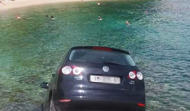 Imoćanin s WV Polom završio u moru na plaži obojena