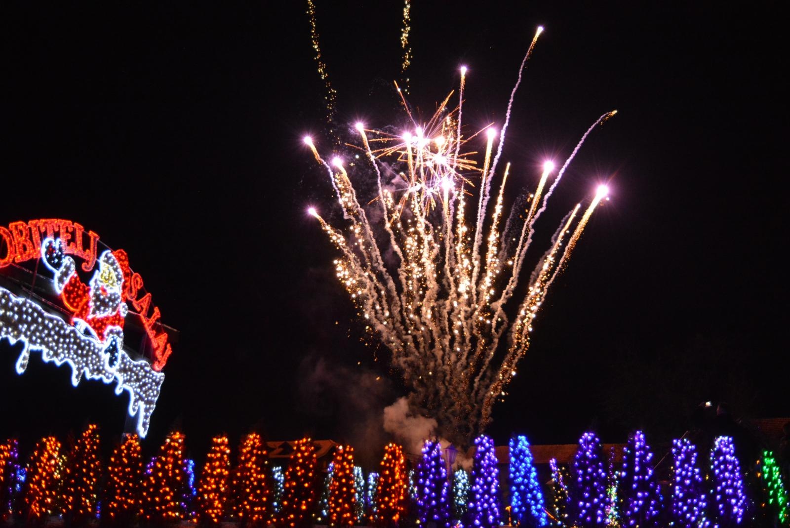 Uz 2,5 milijuna lampica zasjala ovogodišnja božićna bajka u Salajlandu Uz 2,5 milijuna lampica zasjala ovogodišnja božićna bajka u Salajlandu