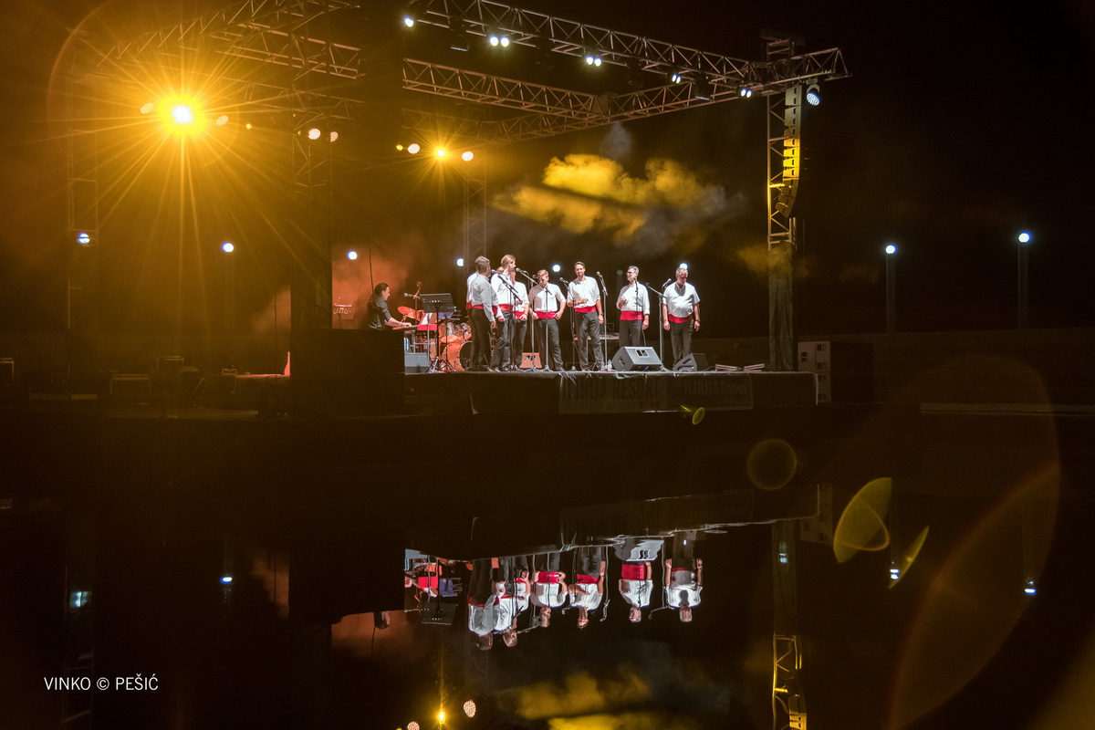 Zorica Kondža i klapa Cambi @ bazen Ilirije u Biogradu