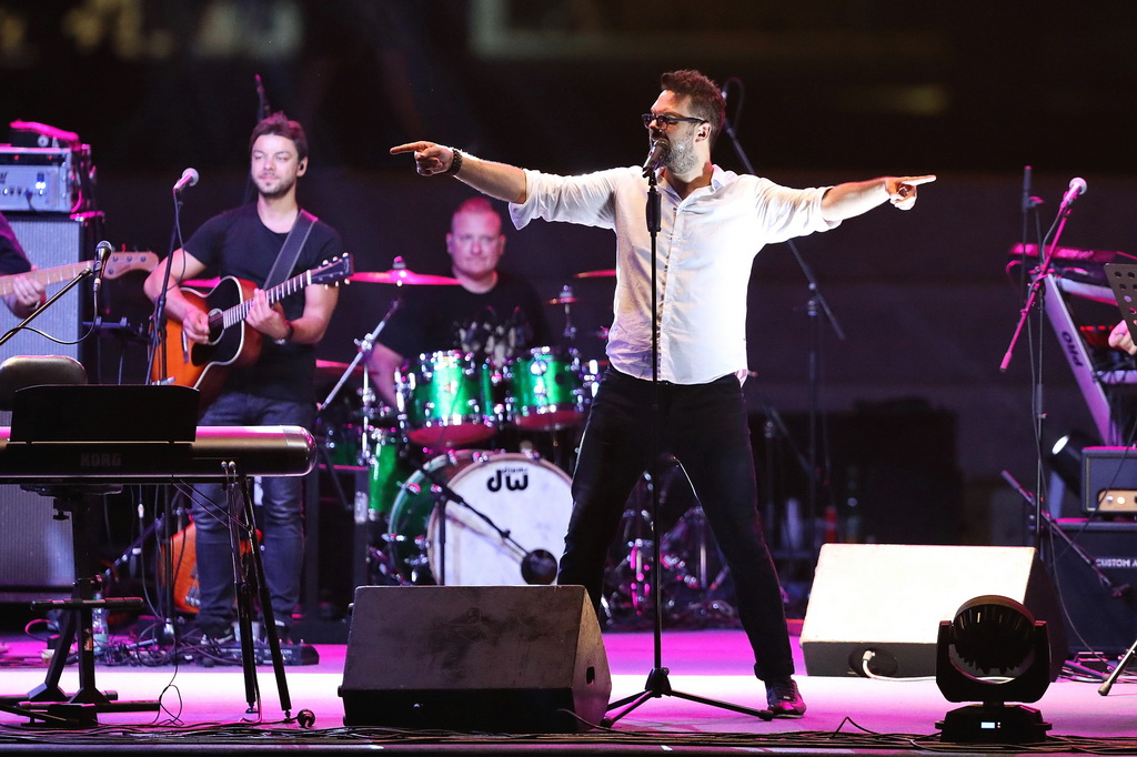 Fenomenalni Petar Grašo raspjevao i rasplesao Biograd Fenomenalni Petar Grašo raspjevao i rasplesao Biograd