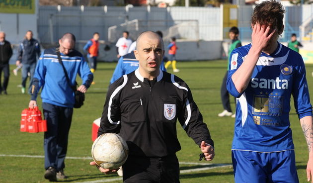 Zadar, 100312.
Nogometni stadion Stanovi u Zadru. 
21 kolo HNL-a,.
Utakmica NK Zadar – NK Inter.
Na fotografiji: glavni sudac Bruno Maric.
Foto: Andrija Lucic / Cropix