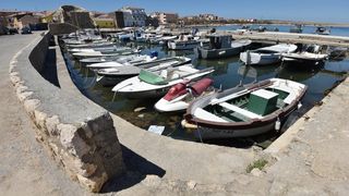 Ražančani saniraju štete nakon orkanske bure. Photo: Dino Stanin/PIXSELL