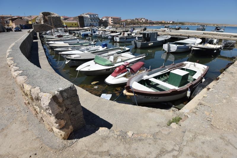 Ražančani saniraju štete nakon orkanske bure. Photo: Dino Stanin/PIXSELL