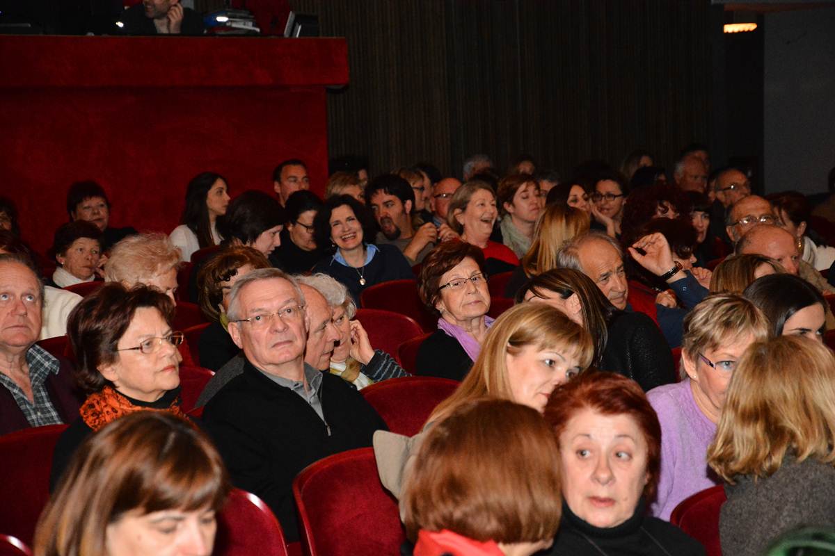 Predstava “Njuške” u HNK Zadar, foto: Iva Perinčić Predstava “Njuške” u HNK Zadar, foto: Iva Perinčić