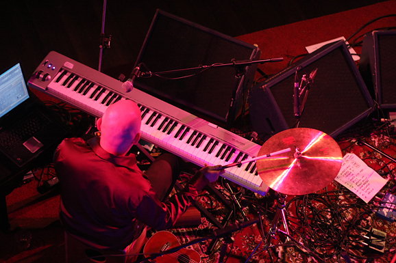 Darko Rundek u Arsenalu (foto:Saša Čuka) Darko Rundek u Arsenalu (foto:Saša Čuka)