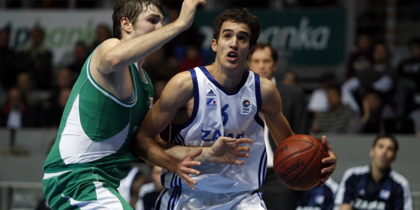 Zadar, 071210.
Dvorana Kresimira Cosica.
4. kolo EuroChallenge kupa.
Kosarkaska utakmica KK Zadar – KK Pinar Karsiyaka.
Na slici igrac Zadra Ivan Batur.
Foto: Jure Miskovic / CROPIX Zadar, 071210.
Dvorana Kresimira Cosica.
4. kolo EuroChallenge kupa.
Kosarkaska utakmica KK Zadar – KK Pinar Karsiyaka.
Na slici igrac Zadra Ivan Batur.
Foto: Jure Miskovic / CROPIX