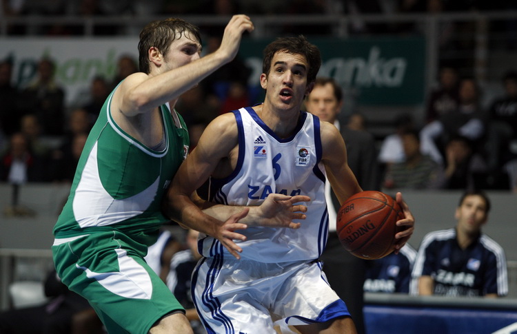 Zadar, 071210.
Dvorana Kresimira Cosica.
4. kolo EuroChallenge kupa. 
Kosarkaska utakmica KK Zadar – KK Pinar Karsiyaka. 
Na slici igrac Zadra Ivan Batur.
Foto: Jure Miskovic / CROPIX