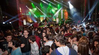 Karlovacko live: Halid Beslic i Crvena jabuka u dvorani Kresimir Cosic u Zadru, Foto: Leo Banic Karlovacko live: Halid Beslic i Crvena jabuka u dvorani Kresimir Cosic u Zadru, Foto: Leo Banic