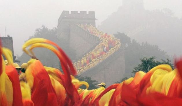 Olimpijska baklja na kineskom zidu