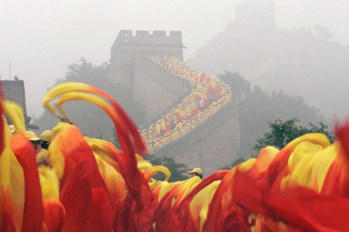 Olimpijska baklja na kineskom zidu