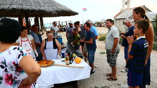 Na vidikovcu Kamenjak održan 5. Sajam lokalnih proizvoda ”Luka i igara” Na vidikovcu Kamenjak održan 5. Sajam lokalnih proizvoda ”Luka i igara”