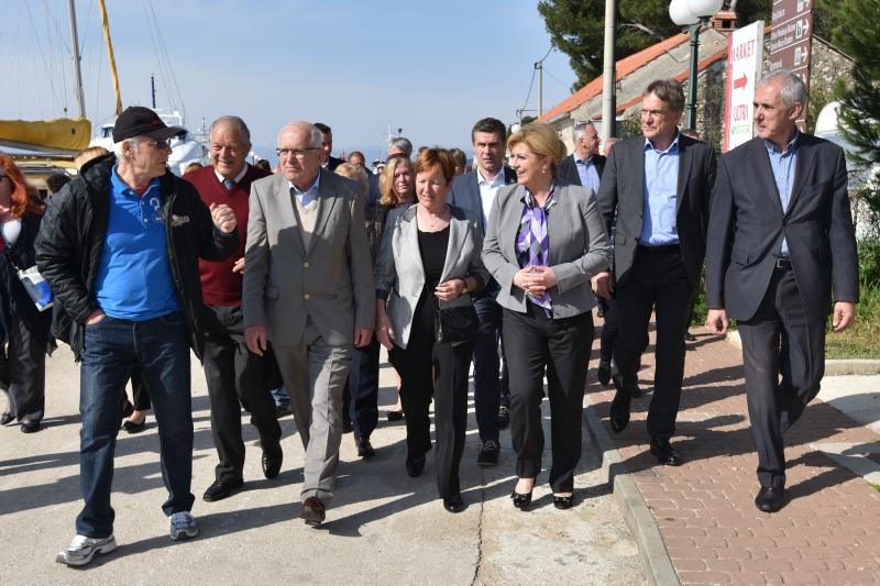 Predsjednica Grabar Kitarović posjetila otok Molat. Foto: Dino Stanin/PIXSELL