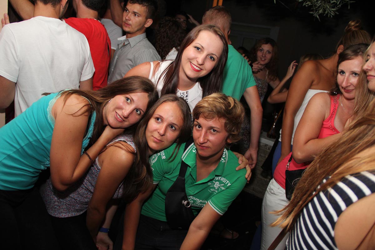 Vagabundo bar Vir: After party uz grupu Magazin, foto: Iva Perinčić Vagabundo bar Vir: After party uz grupu Magazin, foto: Iva Perinčić