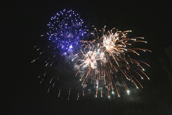 Virani 2016. godinu dočekali uz Lidiju Bačić, Leteći odred i spektakularan vatromet Virani 2016. godinu dočekali uz Lidiju Bačić, Leteći odred i spektakularan vatromet