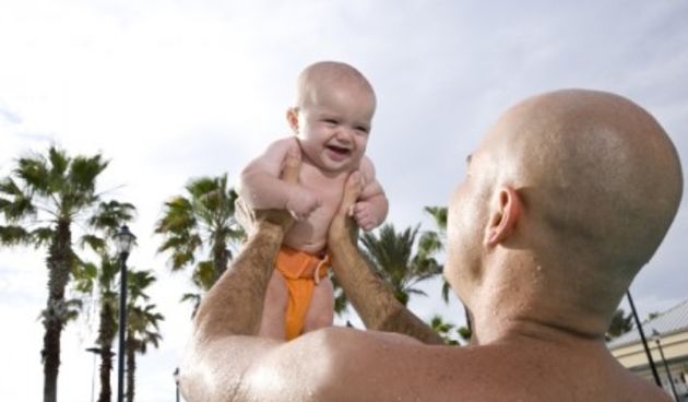 Bebe zbližavaju muškarce; otac, dijete, tata (Više na Metro-portal.hr )