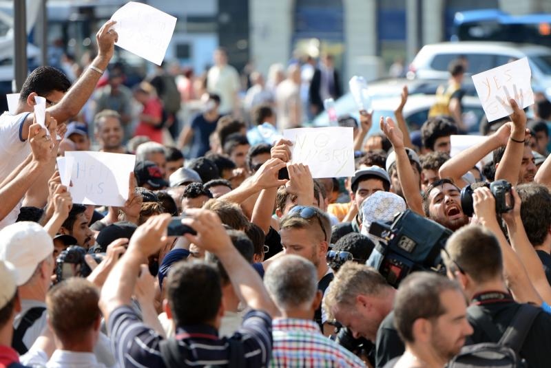 Izbjeglice i imigranti na željezničkom kolodvoru Keleti ulicama Budimpešte, Photo: Marko Jurinec/PIXSELL Izbjeglice i imigranti na željezničkom kolodvoru Keleti ulicama Budimpešte, Photo: Marko Jurinec/PIXSELL