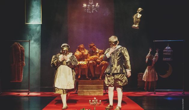 Carevo novo ruho, Drama plus