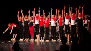 Plesna čestitka Zadarskog plesnog ansambla, Foto: Leo Banić Plesna čestitka Zadarskog plesnog ansambla, Foto: Leo Banić