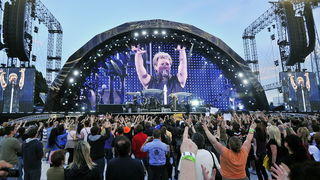 Zagreb, 080611.
Stadion Maksimir.
Nastup americke rock grupe Bon Jovi. 
Na slici: publika. 
Foto: Boris Kovacev / CROPIX