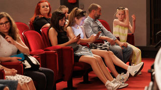 Igrajmo se: Zabranjeno mlađima od 15 strana A