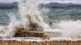 Zapadnjak i plima poplavili ulice