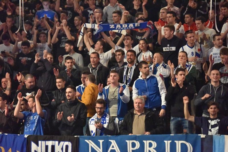 Humanitarno gledanje utakmic Zadar-Cibona (85-84) u Jazinama