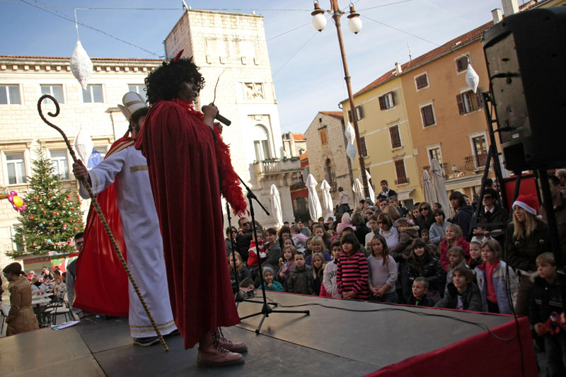 Božićni sajam na Forumu i Sv. Nikola na Narodnom trgu
