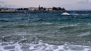 Kiteri i surferi uživali u jakom jugu