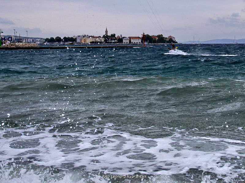 Kiteri i surferi uživali u jakom jugu