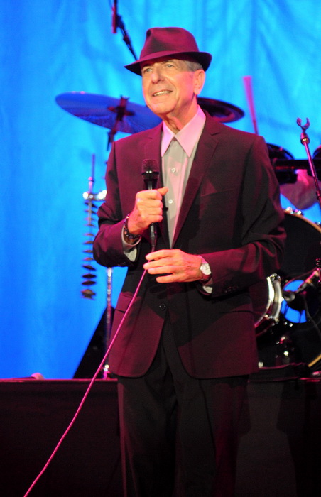 Zagreb, 250710.
Arena Zagreb, Leonar Cohen odrzao je koncert u zagrebu.
Na slici: Leonard Cohen.
Foto: Damir Krajac / CROPIX