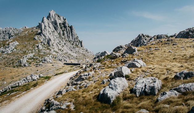 Majstorska cesta preko velebitskog prijevoja Mali Alan