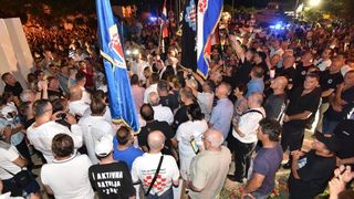 U Dragama otkriven spomenik Miru Barešiću. Photo: Dino Stanin/PIXSELL