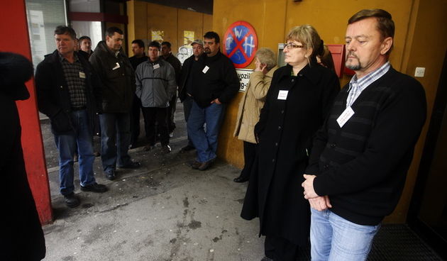 Varazdin, 270213.
U tvrtkama Coning, Congama, Coneco, Coning Ecogradnja danas je zapoceo strajk. 130 djelatnika tih tvrtki trazi isplatu sedam zaostalih placa. Ispred upravne zgrade Coninga okupilo se 20-ak radnika Coninga.
Foto: Zeljko Hajdinjak / Cropix