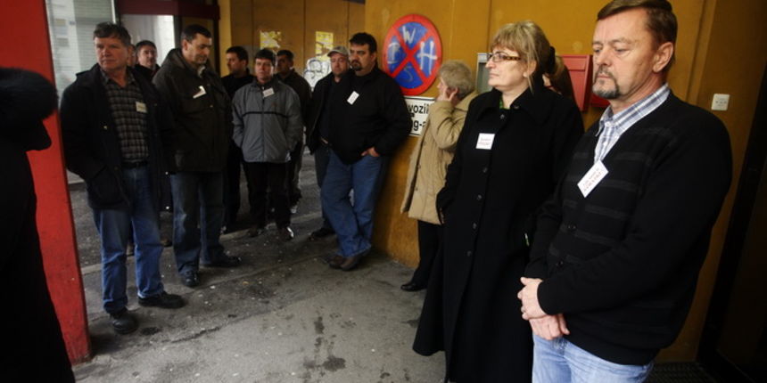 Varazdin, 270213.
U tvrtkama Coning, Congama, Coneco, Coning Ecogradnja danas je zapoceo strajk. 130 djelatnika tih tvrtki trazi isplatu sedam zaostalih placa. Ispred upravne zgrade Coninga okupilo se 20-ak radnika Coninga.
Foto: Zeljko Hajdinjak / Cropix Varazdin, 270213.
U tvrtkama Coning, Congama, Coneco, Coning Ecogradnja danas je zapoceo strajk. 130 djelatnika tih tvrtki trazi isplatu sedam zaostalih placa. Ispred upravne zgrade Coninga okupilo se 20-ak radnika Coninga.
Foto: Zeljko Hajdinjak / Cropix