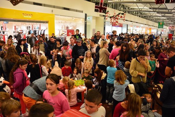 Supernova Zadar: Sveti Nikola i kamion Djeda mraza, Foto: Iva Perinčić Supernova Zadar: Sveti Nikola i kamion Djeda mraza, Foto: Iva Perinčić