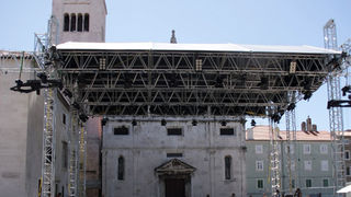 Pozornica i tribine za koncert Josea Carrerasa