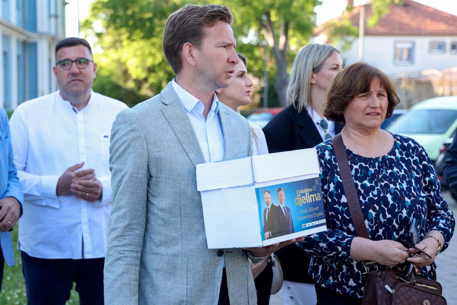 Predaja županijske liste HDZ-a i kandidat za župana Josip Bilaver Predaja županijske liste HDZ-a i kandidat za župana Josip Bilaver