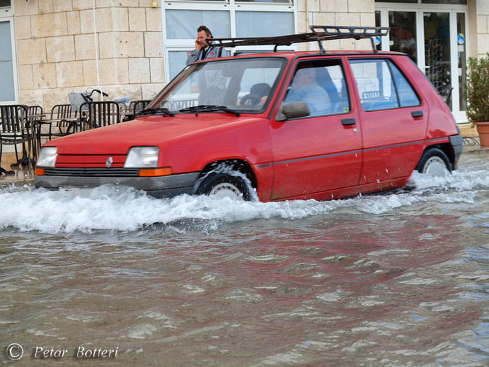 Plima u Starom Gradu na Hvaru 9. studenog 2010, Foto: Petar Botteri