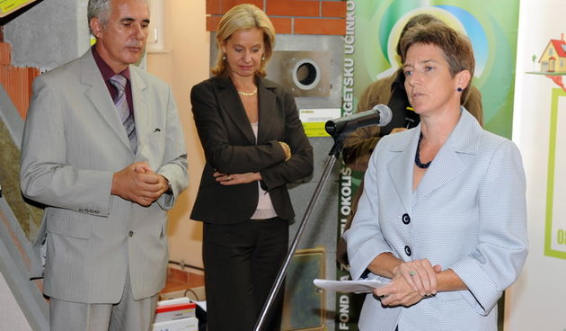 Zadar, 200911.Danas je u Zadru odrzano svecano otvorenje Solarnog edukacijskog centra i info centra za energetsku efikasnost Zadarske zupanije.Na fotografiji : prigodan govor odrzala je Louisa Vinton kordinatorica UN-a i stalna predstavnica Ministarstva