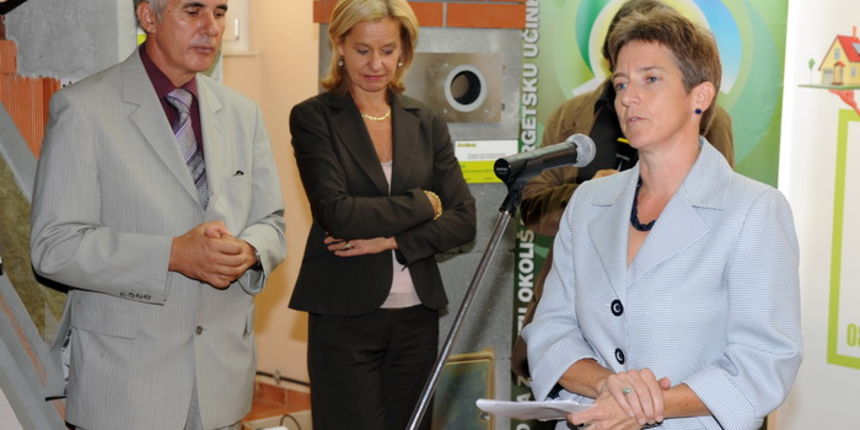 Zadar, 200911.Danas je u Zadru odrzano svecano otvorenje Solarnog edukacijskog centra i info centra za energetsku efikasnost Zadarske zupanije.Na fotografiji : prigodan govor odrzala je Louisa Vinton kordinatorica UN-a i stalna predstavnica Ministarstva Zadar, 200911.Danas je u Zadru odrzano svecano otvorenje Solarnog edukacijskog centra i info centra za energetsku efikasnost Zadarske zupanije.Na fotografiji : prigodan govor odrzala je Louisa Vinton kordinatorica UN-a i stalna predstavnica Ministarstva