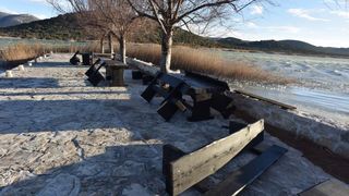 Zaledilo Vransko jezero u lučici na Prosici