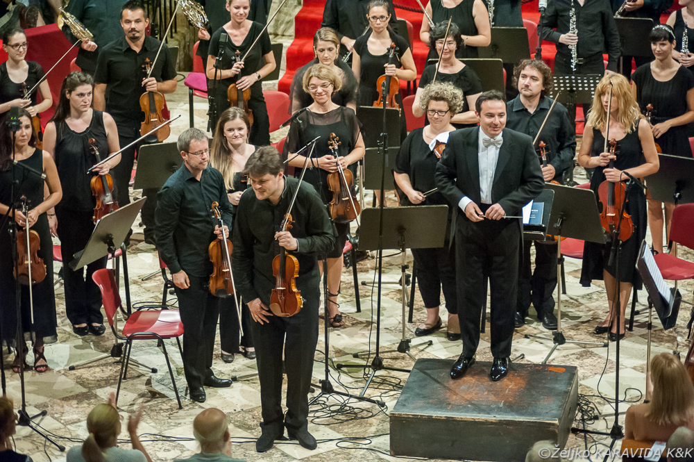 55. Glazbene večeri u Sv. Donatu: Koncert Zadarskog komornog orkestra i Romana Simovića, foto: Željko Karavida 55. Glazbene večeri u Sv. Donatu: Koncert Zadarskog komornog orkestra i Romana Simovića, foto: Željko Karavida