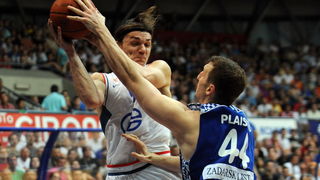 Zagreb, 100610.
Savska cesta 30, kosarkaski centar Drazen Petrovic, seniori, susret KK Cibona i KK Zadar, 5. odlucujuca utakmica za naslov prvaka Hrvatske.
Na slici: Robert Troha, Trent Plaisted.
Foto: Damir Krajac / CROPIX Zagreb, 100610.
Savska cesta 30, kosarkaski centar Drazen Petrovic, seniori, susret KK Cibona i KK Zadar, 5. odlucujuca utakmica za naslov prvaka Hrvatske.
Na slici: Robert Troha, Trent Plaisted.
Foto: Damir Krajac / CROPIX