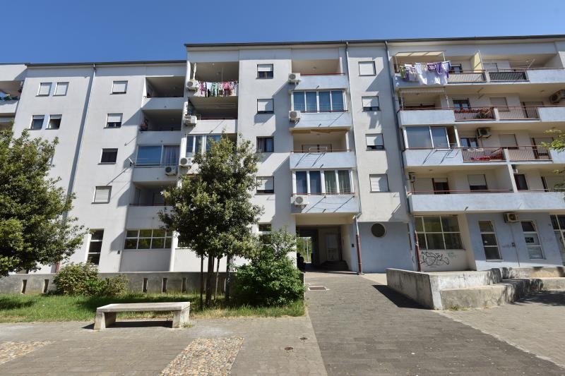 Zadar: Zgrada u kojoj je policija sinoć pronašla beživotno tijelo 49-godišnje žene, Photo: Dino Stanin/PIXSELL Zadar: Zgrada u kojoj je policija sinoć pronašla beživotno tijelo 49-godišnje žene, Photo: Dino Stanin/PIXSELL