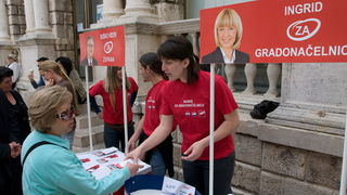 HDZ i SDP standovi na Narodnom trgu