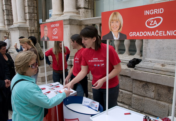 HDZ i SDP standovi na Narodnom trgu