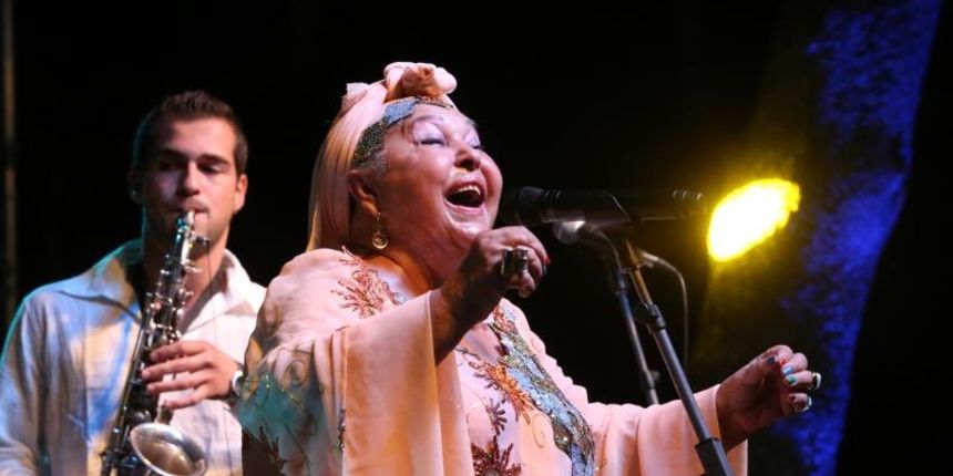 Kraljica romske glazbe Esma Redzepova nastupila je prve veceri manifestacije San sustipanske noci, na njezinom prvom koncertu u Dalmaciji nakon vise od 35 godina. Photo: Ivo Cagalj/PIXSELL Kraljica romske glazbe Esma Redzepova nastupila je prve veceri manifestacije San sustipanske noci, na njezinom prvom koncertu u Dalmaciji nakon vise od 35 godina. Photo: Ivo Cagalj/PIXSELL