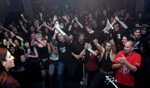 Rising Dream u klubu Satir